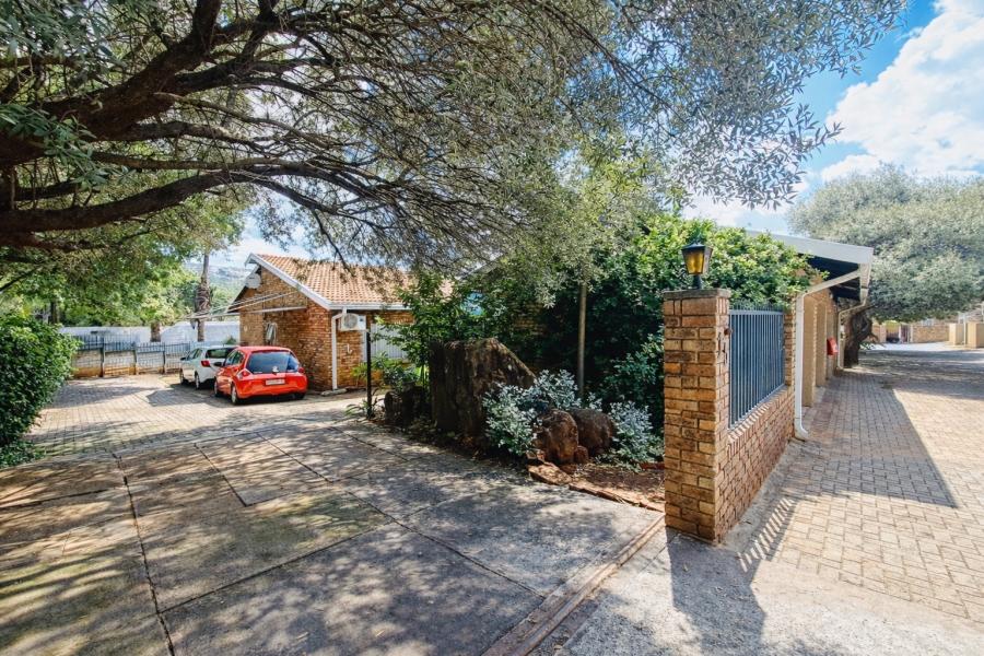 2 Bedroom Property for Sale in Safari Gardens North West